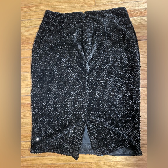 Black Sequin skirt - Picture 2 of 4